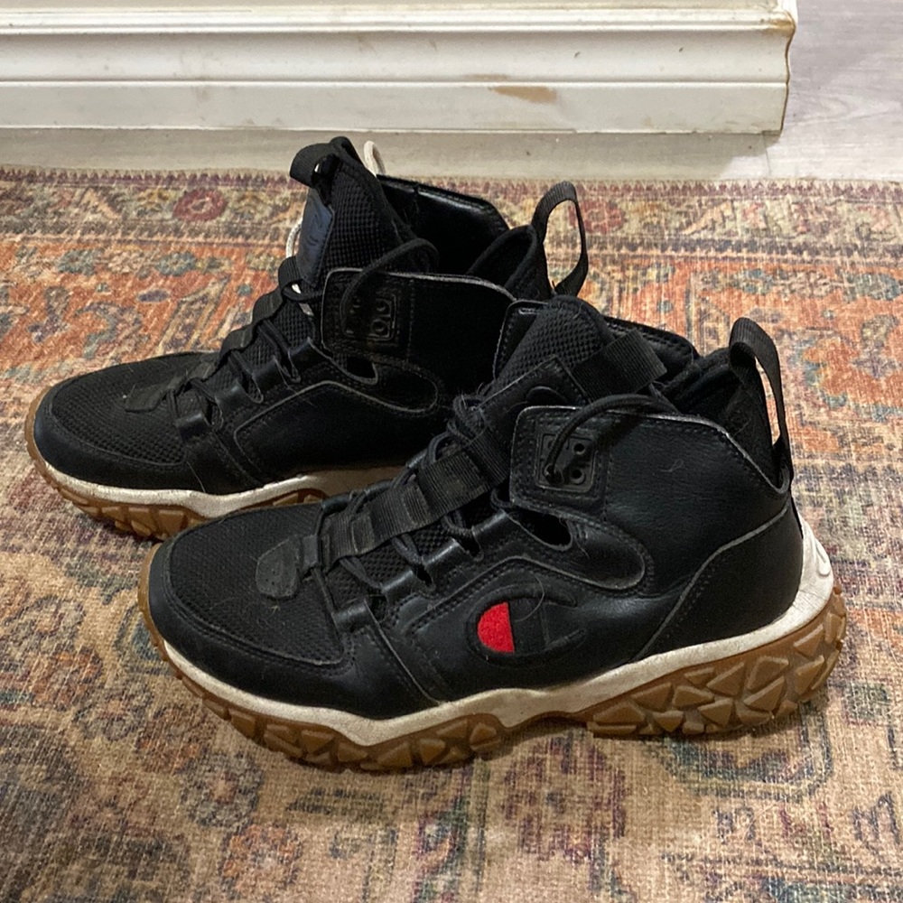 Champion Boys Running Shoe sz 6